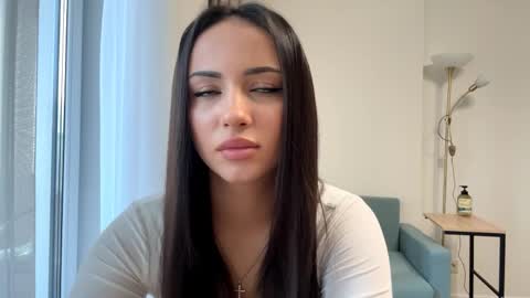 Miss Mia online show from April 1, 2026, 1:41 pm