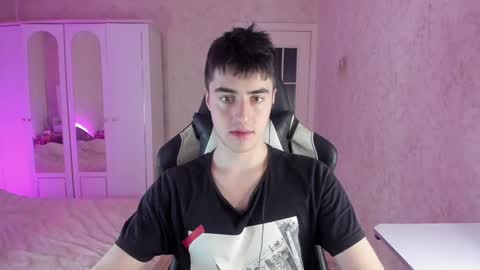 Snapshot of vlad1605 chatting on December 3, 2024, 11:13 pm Martin online show from December 3, 2024, 11:13 pm