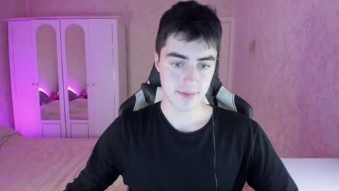 Snapshot of vlad1605 chatting on December 31, 2024, 2:58 pm Martin online show from December 31, 2024, 2:58 pm