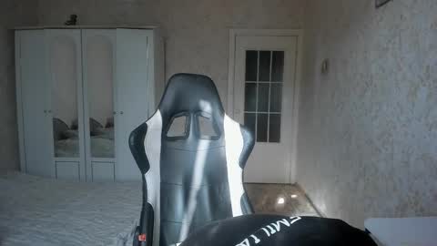 Snapshot of vlad1605 chatting on October 7, 2025, 7:05 am Martin online show from October 7, 2025, 7:05 am