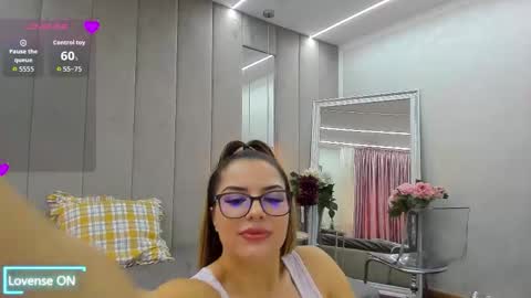 Snapshot of von_dee chatting on September 27, 2025, 5:23 am von_dee online show from September 27, 2025, 5:23 am