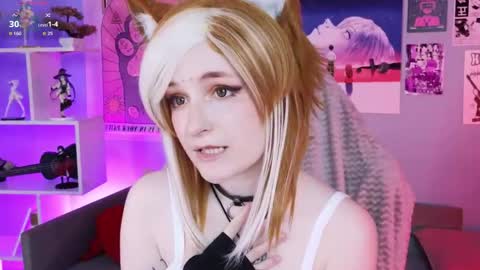 Snapshot of vronnier chatting on April 18, 2026, 7:07 pm vronnier online show from April 18, 2026, 7:07 pm