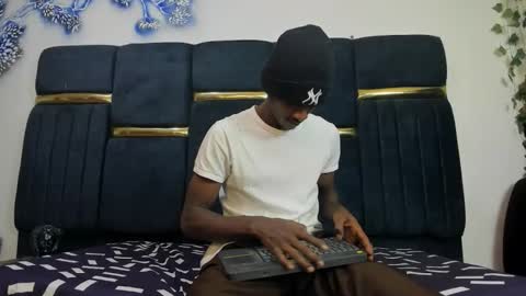 Snapshot of vsleyandlunaper chatting on March 27, 2026, 2:39 am vsleyandlunaper online show from March 27, 2026, 2:39 am