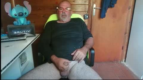 oscar online show from October 26, 2025, 1:28 pm