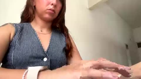 Snapshot of vv_valvale chatting on July 16, 2026, 5:30 pm vv_valvale online show from July 16, 2026, 5:30 pm