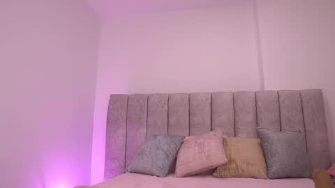 Violeta online show from November 5, 2025, 3:06 am