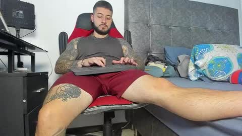 Snapshot of vyxen_ chatting on February 3, 2026, 8:36 pm vyxen_ online show from February 3, 2026, 8:36 pm