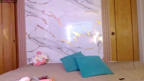Snapshot of w_kittycat chatting on July 12, 2026, 2:30 pm kitty SUPORT ME AND MY BABY SINGLE MOMY online show from July 12, 2026, 2:30 pm