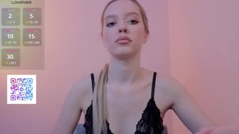 w_pickmebabby_w online show from November 6, 2025, 8:43 pm