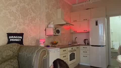 Mia online show from March 10, 2025, 2:05 pm