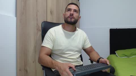 WALTER BROWN  online show from November 26, 2025, 8:54 pm