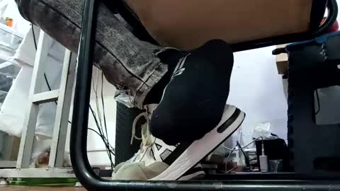Snapshot of waltherfeet_ chatting on May 15, 2026, 6:59 pm WaltherFeet online show from May 15, 2026, 6:59 pm