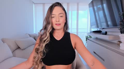 Snapshot of wandathompson_ chatting on January 23, 2025, 2:07 pm Wanda online show from January 23, 2025, 2:07 pm