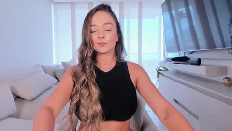 Snapshot of wandathompson_ chatting on January 23, 2025, 5:10 pm Wanda online show from January 23, 2025, 5:10 pm