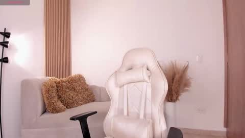 Snapshot of wandathompson_ chatting on February 12, 2025, 2:10 pm Wanda online show from February 12, 2025, 2:10 pm