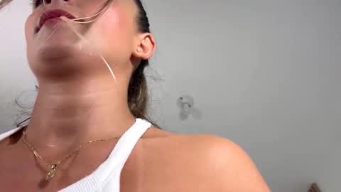 Snapshot of wandathompson_ chatting on February 12, 2025, 5:16 pm Wanda online show from February 12, 2025, 5:16 pm