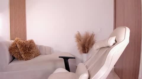 Snapshot of wandathompson_ chatting on February 19, 2025, 5:16 pm Wanda online show from February 19, 2025, 5:16 pm