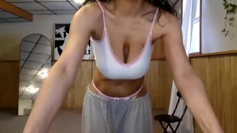 Snapshot of wanderlustgaal chatting on February 4, 2026, 1:06 pm wanderlustgaal online show from February 4, 2026, 1:06 pm