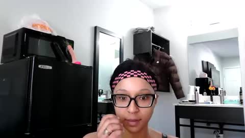 Snapshot of wanderlustgaal chatting on February 8, 2026, 6:22 pm wanderlustgaal online show from February 8, 2026, 6:22 pm