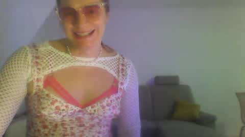 Snapshot of wannafeelitall chatting on December 2, 2024, 5:37 pm Emilia inst  online show from December 2, 2024, 5:37 pm