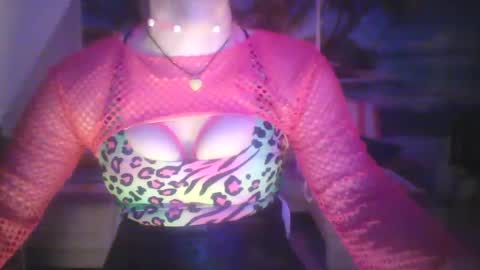 Snapshot of wannafeelitall chatting on December 22, 2024, 5:12 am Emilia inst  online show from December 22, 2024, 5:12 am