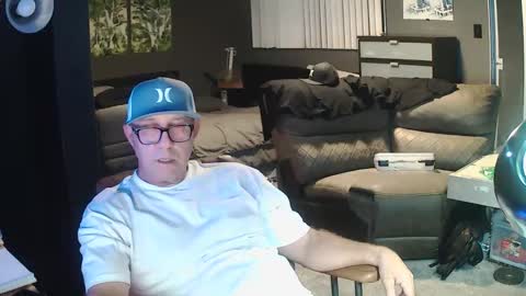 Snapshot of wantitbutyoucanthaveit chatting on November 6, 2025, 2:34 am inittogetitin online show from November 6, 2025, 2:34 am