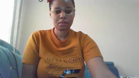 wapgirl22 online show from April 6, 2026, 4:21 am