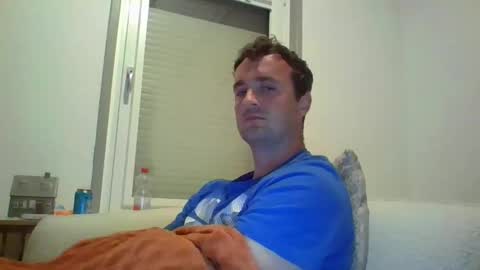 warr111 online show from May 6, 2026, 9:42 pm