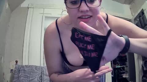 Snapshot of warwhore24 chatting on February 5, 2025, 8:25 pm warwhore24 online show from February 5, 2025, 8:25 pm