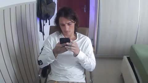 wave_boyy online show from June 3, 2026, 3:17 pm