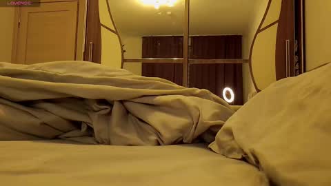 Mina online show from December 11, 2024, 2:44 pm