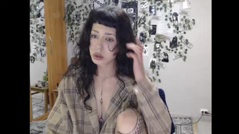 Mina online show from October 6, 2025, 7:22 pm