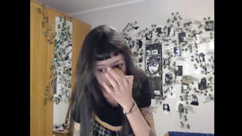 Mina online show from October 8, 2025, 4:48 pm