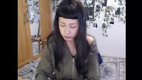 Mina online show from October 10, 2025, 7:40 am