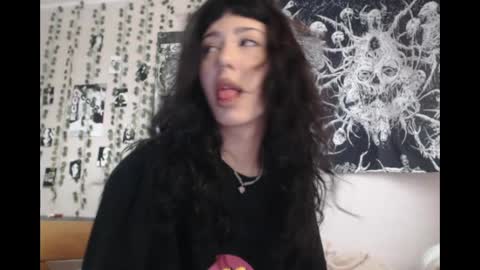 Mina online show from April 22, 2026, 3:02 pm