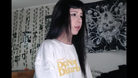 Mina online show from April 24, 2026, 1:35 pm