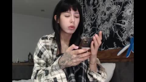 Snapshot of wavy_nights chatting on June 18, 2026, 4:00 pm Mina online show from June 18, 2026, 4:00 pm