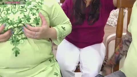 Snapshot of we_are_indian chatting on September 13, 2025, 5:29 am khushiwife kabirhubby kavyasexy gf online show from September 13, 2025, 5:29 am