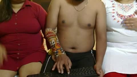 Snapshot of we_are_indian chatting on June 6, 2026, 3:44 am khushiwife kabirhubby kavyasexy gf online show from June 6, 2026, 3:44 am