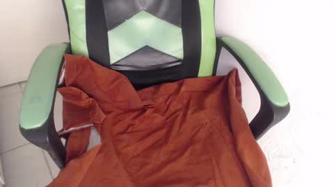 Trixie 3 online show from October 2, 2025, 1:18 pm