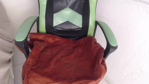 Trixie 3 online show from October 9, 2025, 1:09 pm