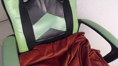 Trixie 3 online show from November 25, 2025, 2:39 pm