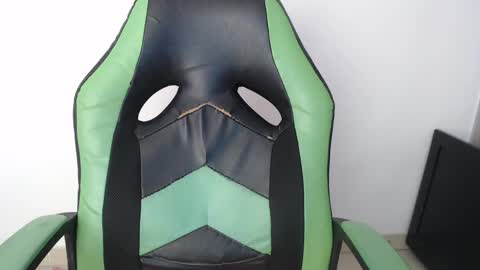 Trixie 3 online show from April 2, 2026, 1:42 pm