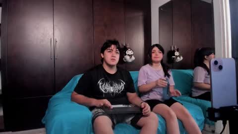 Snapshot of weemilyandandrew chatting on March 2, 2026, 3:52 am EMILY ANDREW online show from March 2, 2026, 3:52 am