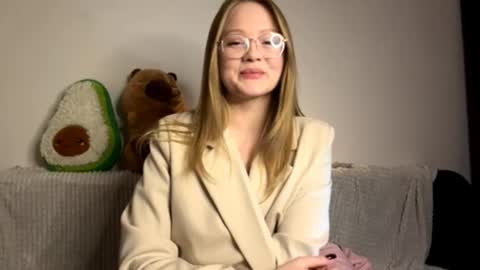 Elise online show from November 30, 2025, 5:39 pm