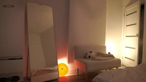 Maya online show from March 22, 2026, 7:28 pm