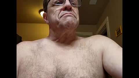 Snapshot of welderod chatting on April 29, 2026, 9:35 am welderod online show from April 29, 2026, 9:35 am