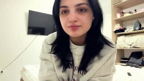 Kiki online show from April 3, 2026, 7:12 pm