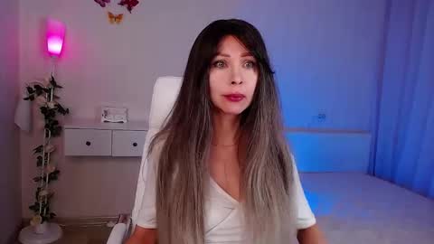 Wendi Foster online show from November 17, 2025, 6:35 pm