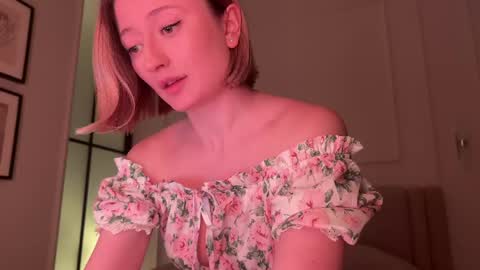 Snapshot of wendy_amber chatting on June 1, 2026, 5:14 pm Daisy online show from June 1, 2026, 5:14 pm